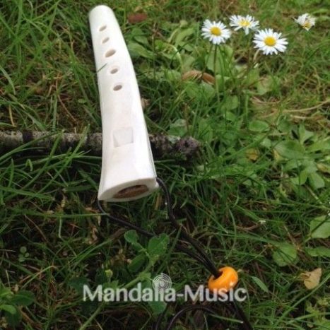 Flute en os de cerf pentatonique Do Maj 440Hz