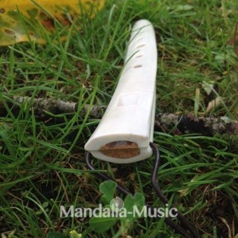 Flute en os de cerf pentatonique Do Maj 440Hz